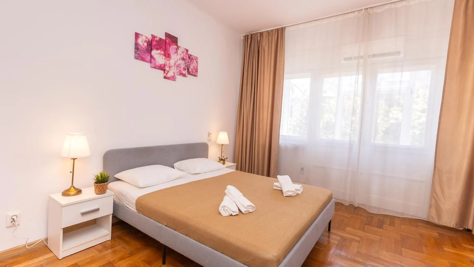 Apartamento Walter'S Corner Old Town - View And Self Check-In Bucarest