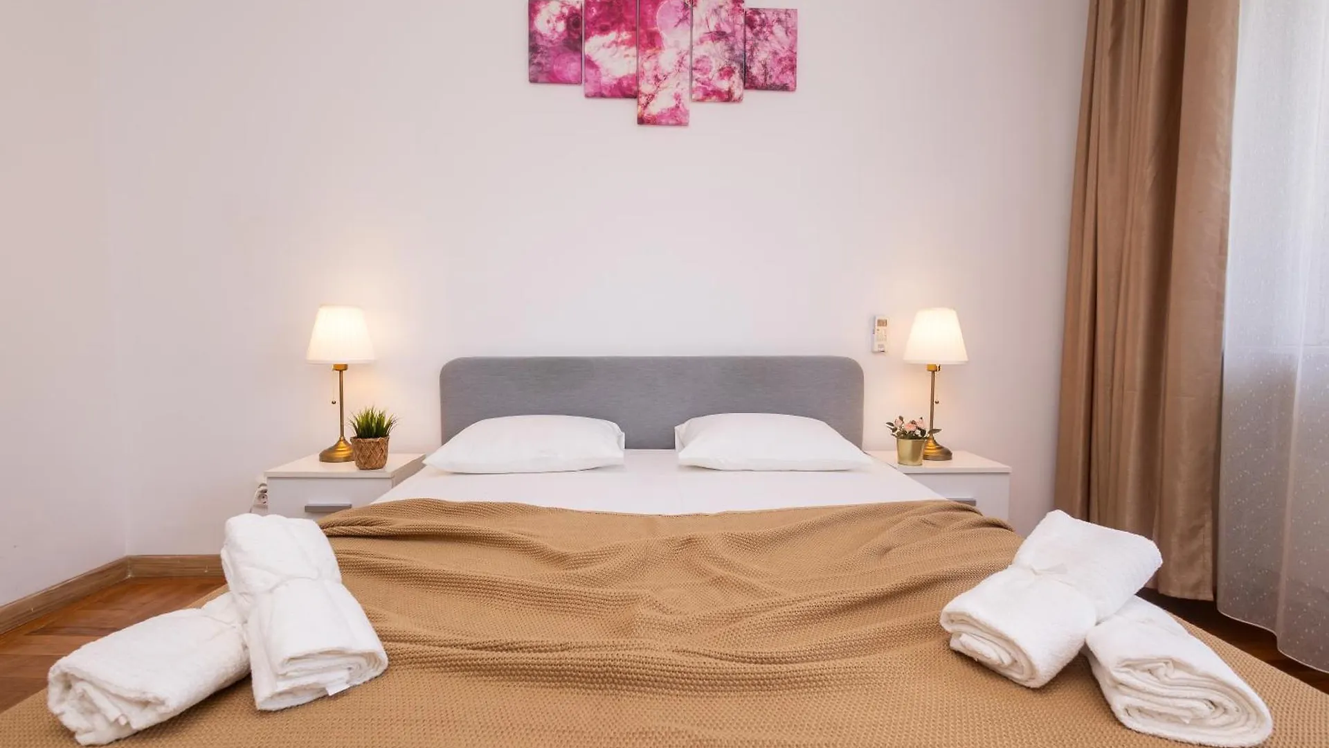 Apartamento Walter'S Corner Old Town - View And Self Check-In Bucarest